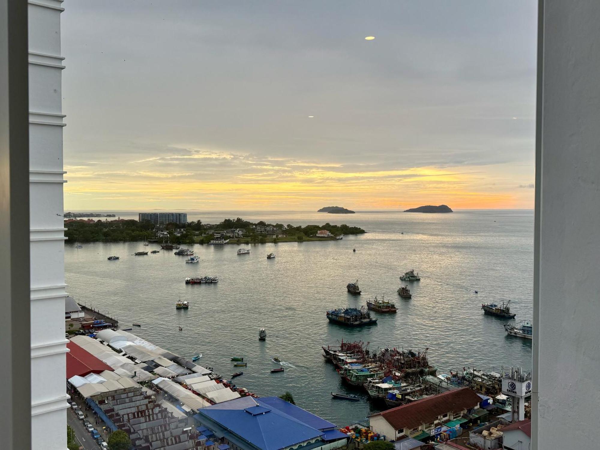 The Shore Executive Suites By Ys Luxury Kota Kinabalu Exterior foto